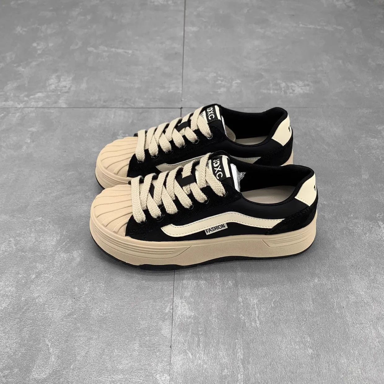 Retro Shell-toe Lace-Up Board Shoes