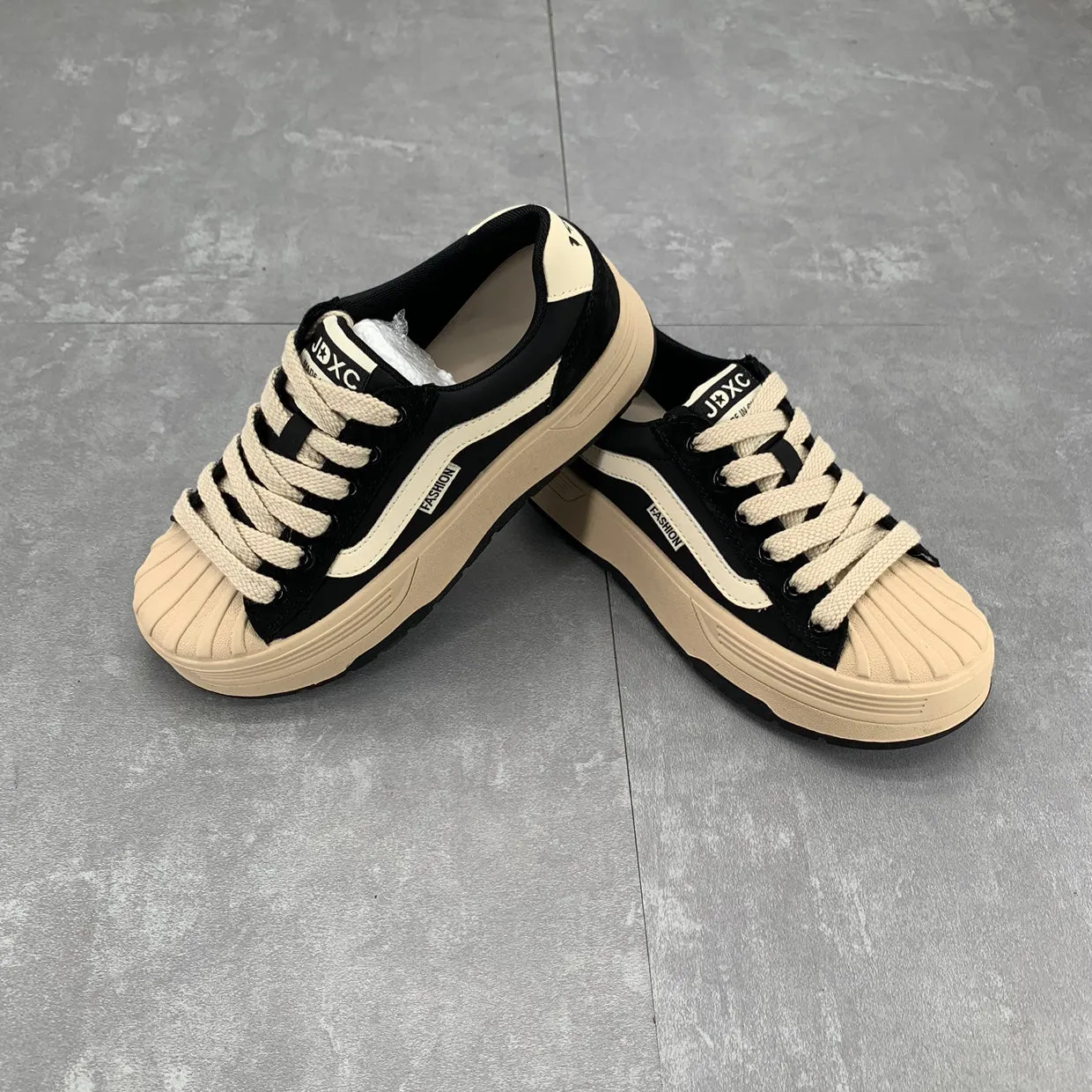 Retro Shell-toe Lace-Up Board Shoes