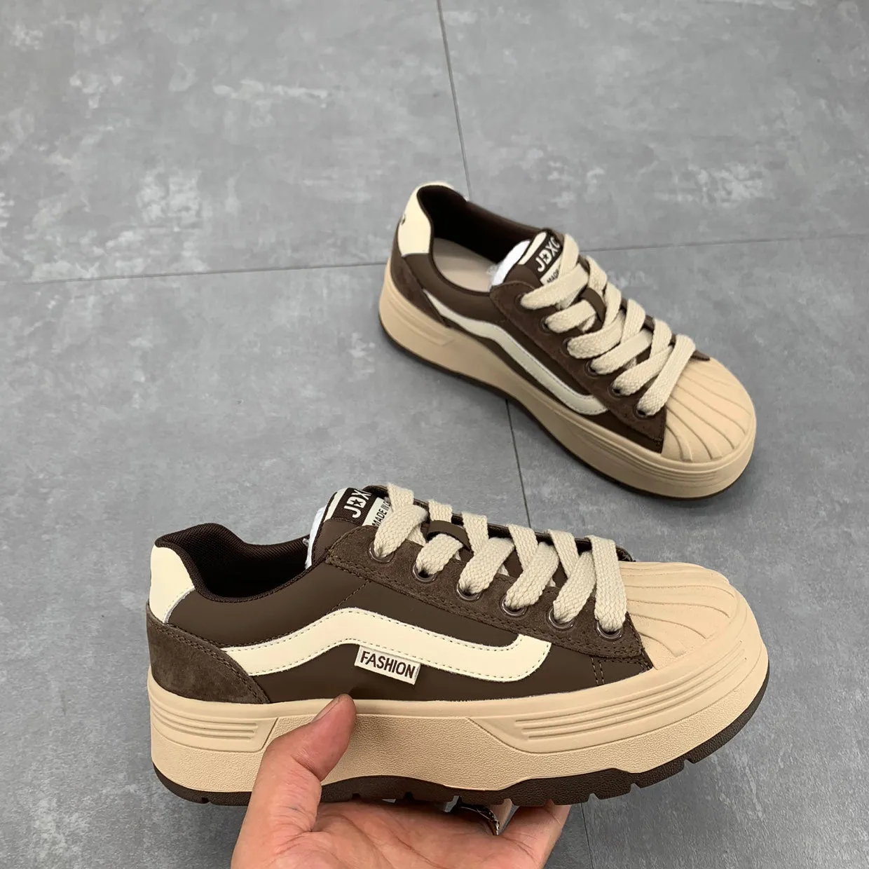 Retro Shell-toe Lace-Up Board Shoes